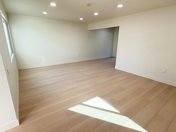 4th image of 7311 La Mancha Cir #B