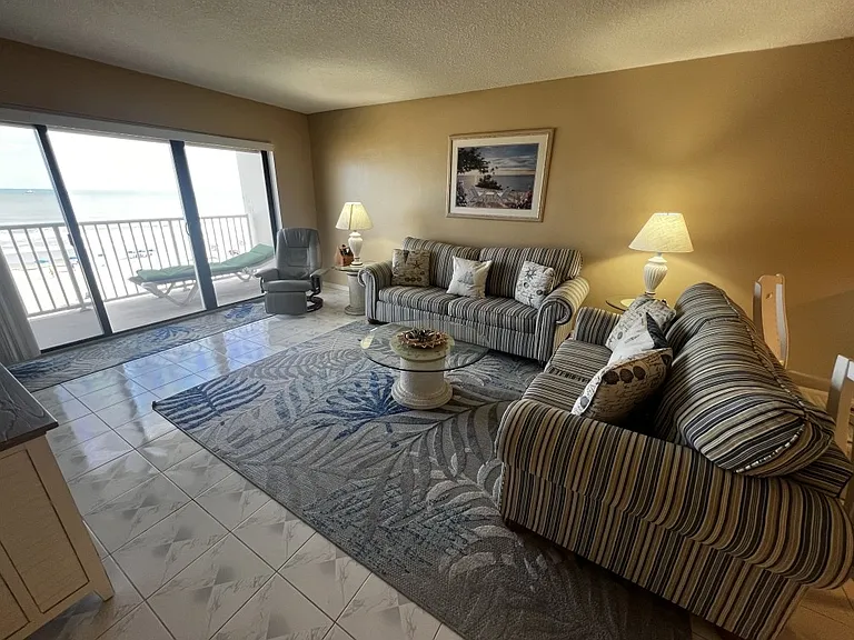 Livingroom with Direct Ocean views