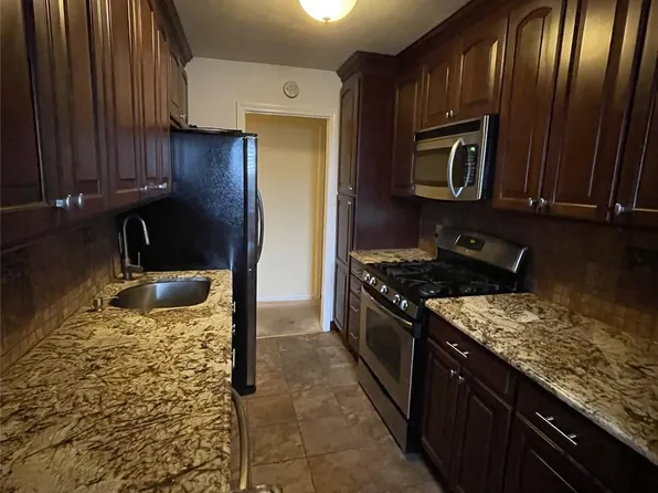 70 N. Grove Street #2-R, Freeport, NY 11520