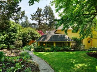 2455 SW Broadway Dr, Portland, OR 97201