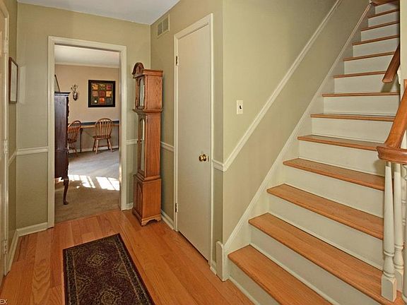 3rd image of 27312 Georgetown Dr