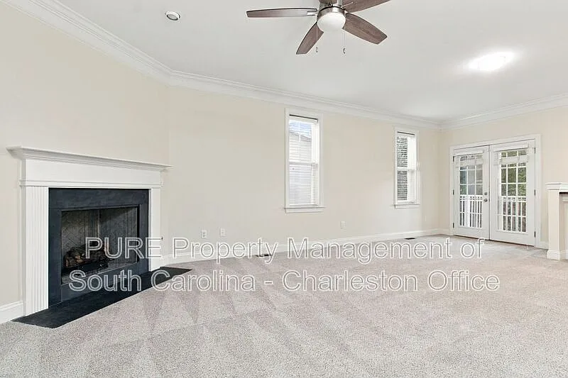 3 bed, 2.5 bath, 2449 sqft, $3,099 — Photo 2