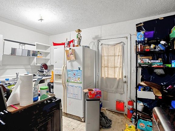 5th image of 4924 Fairfax St
