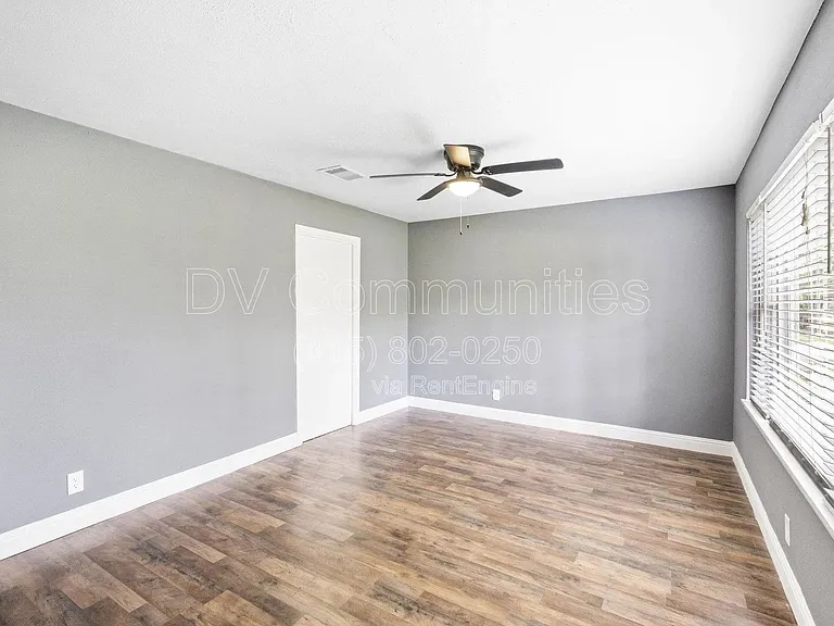 1521 W Blum St — Photo 4