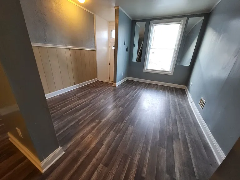 517 N Rose St — Photo 6