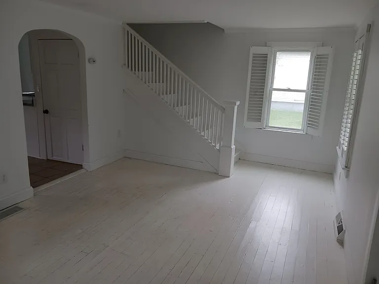 2858 Delaware Ave — Photo 3