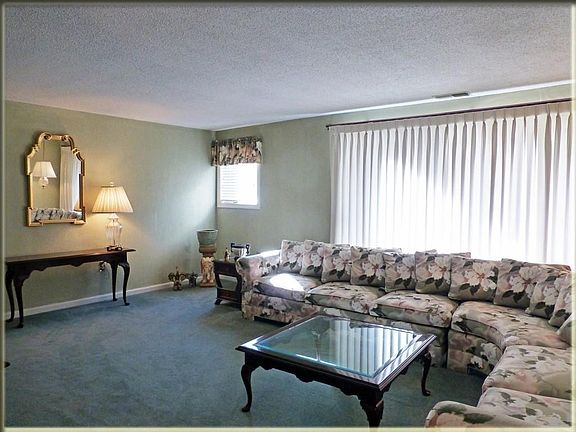 3rd image of 12 Bourbon St APT 18