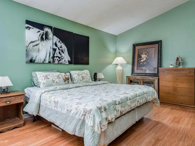 249 Brittany Dr — Photo 12