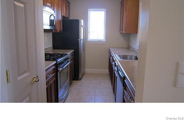 1st image of 304 Tondo Cir
