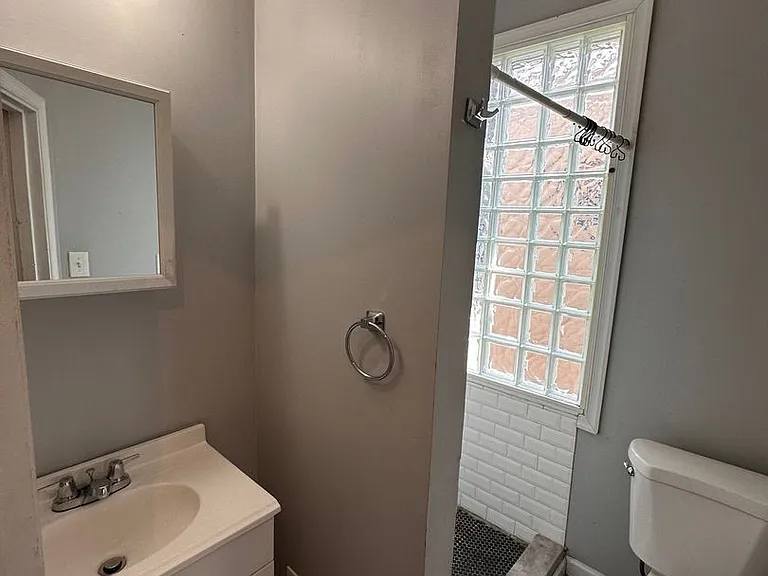 2049 E Cambria St — Photo 20