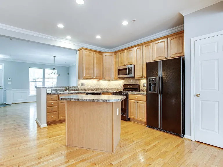 10410 Damascus Park Ln — Photo 13