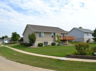 2415 Eastlawn Dr, Marion, IA 52302