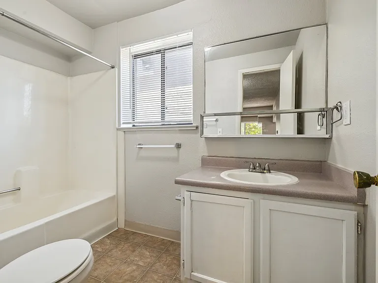 2110 Williams — Photo 10