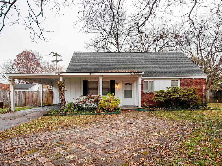 3216 Haraway St — Photo 1