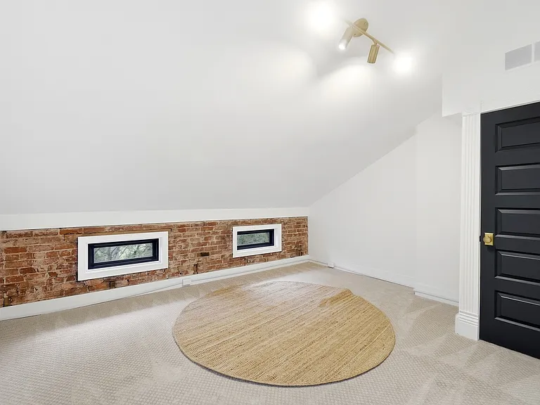 811 Monroe St — Photo 47