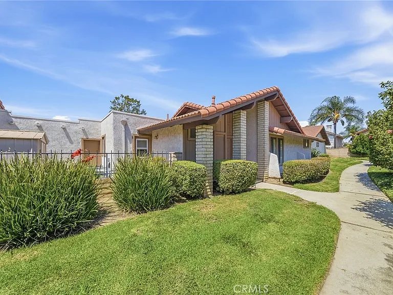 1286 Antigua Cir — Photo 21