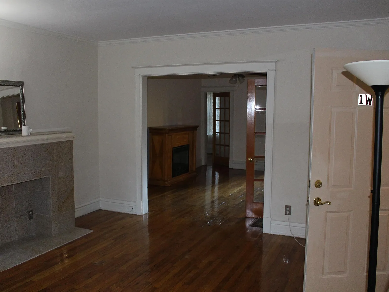 1W - 1 — Photo 2