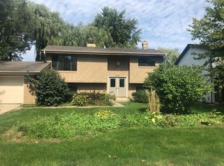 6339 Surrey Ridge Rd, Lisle, IL 60532