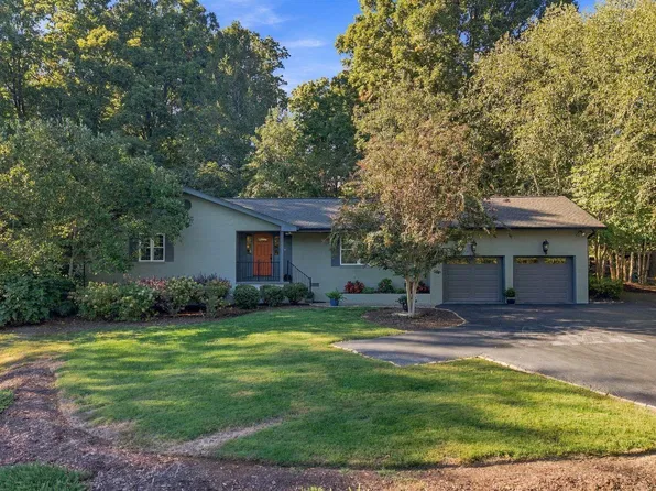 8439 Fair Oaks Rd, Hixson, TN 37343