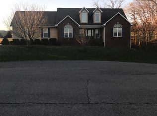 281 Cypress Ln, Jacksboro, TN 37757
