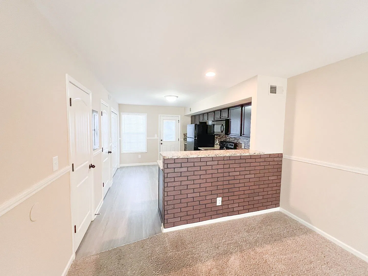2 Bedroom 1.5 Bathroom Townhome — Photo 3