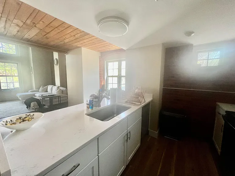 25 Higgins St #108 — Photo 4