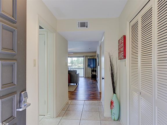 3rd image of 200 Hamilton Oaks Dr