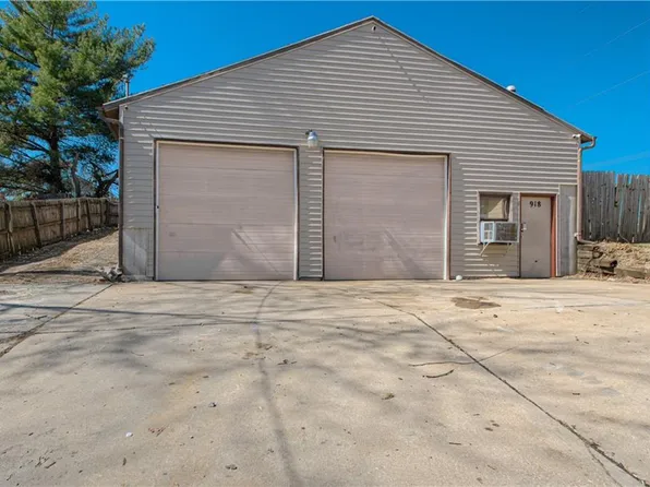 924 N Park Ave, Independence, MO 64050