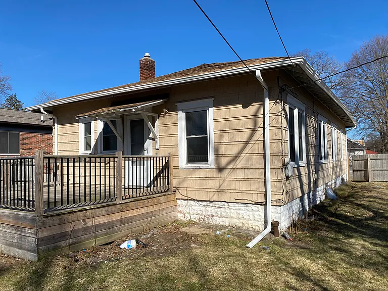 864 Highland Ave — Photo 2