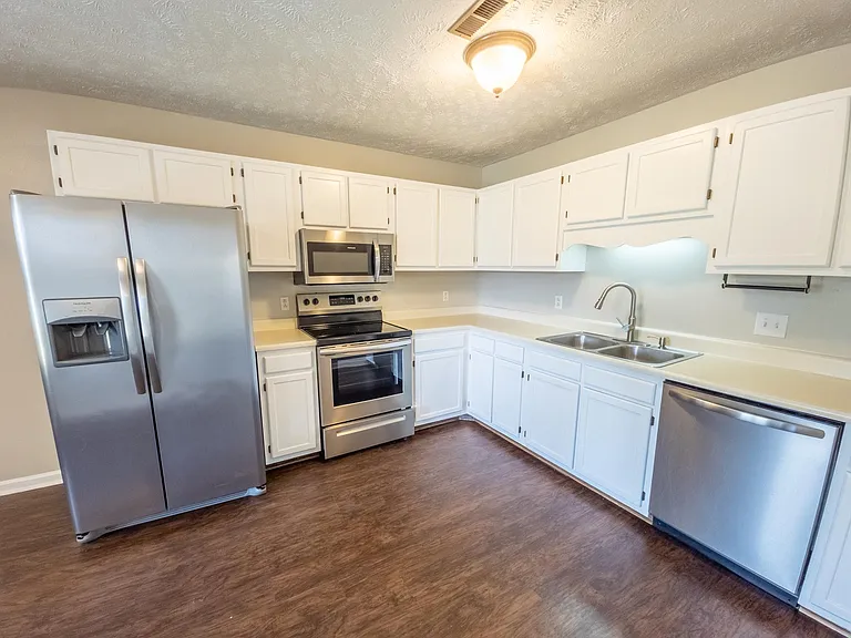 2935 Chillingworth Dr — Photo 8