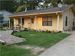 1st image of 200 Woodland Dr
