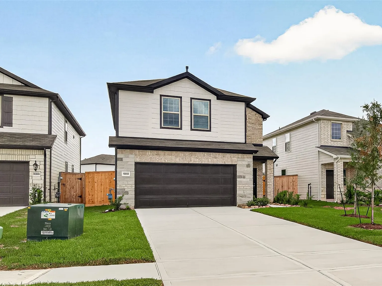 4 bed, 2.5 bath, $2,200 — Photo 3