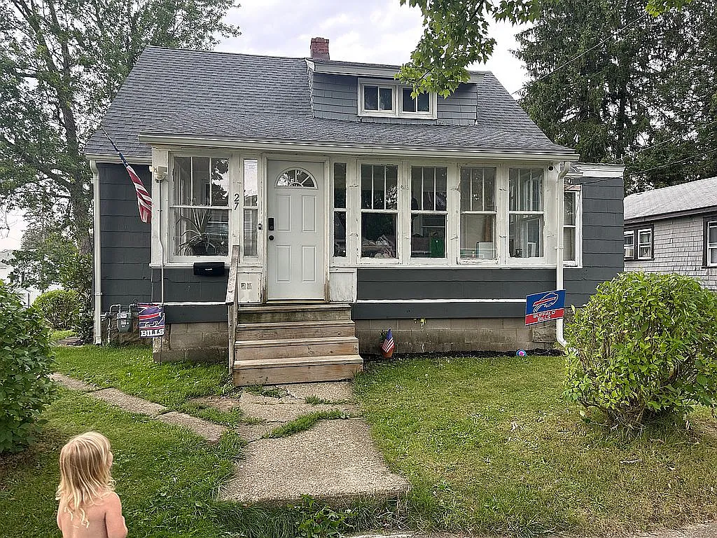 27 Burtch St photo 1