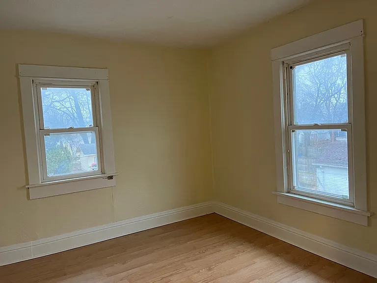 623 Riehl St — Photo 3