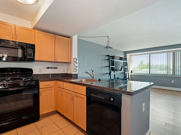800 4th St SW #N614 — Photo 7