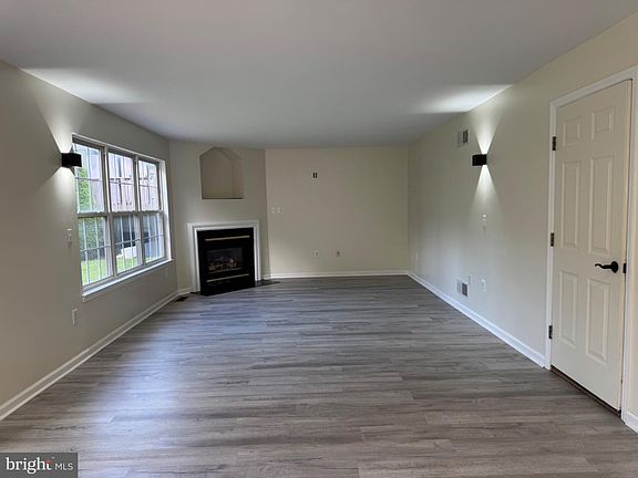 4th image of 1199 Ashbourne Dr