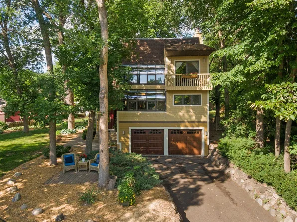 2940 Medicine Ridge Rd, Plymouth, MN 55441