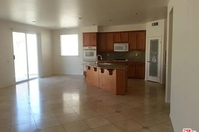 Building Photo - 7560 Pine Ridge Pl