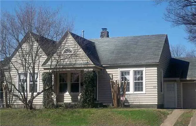 753 N McLean Blvd