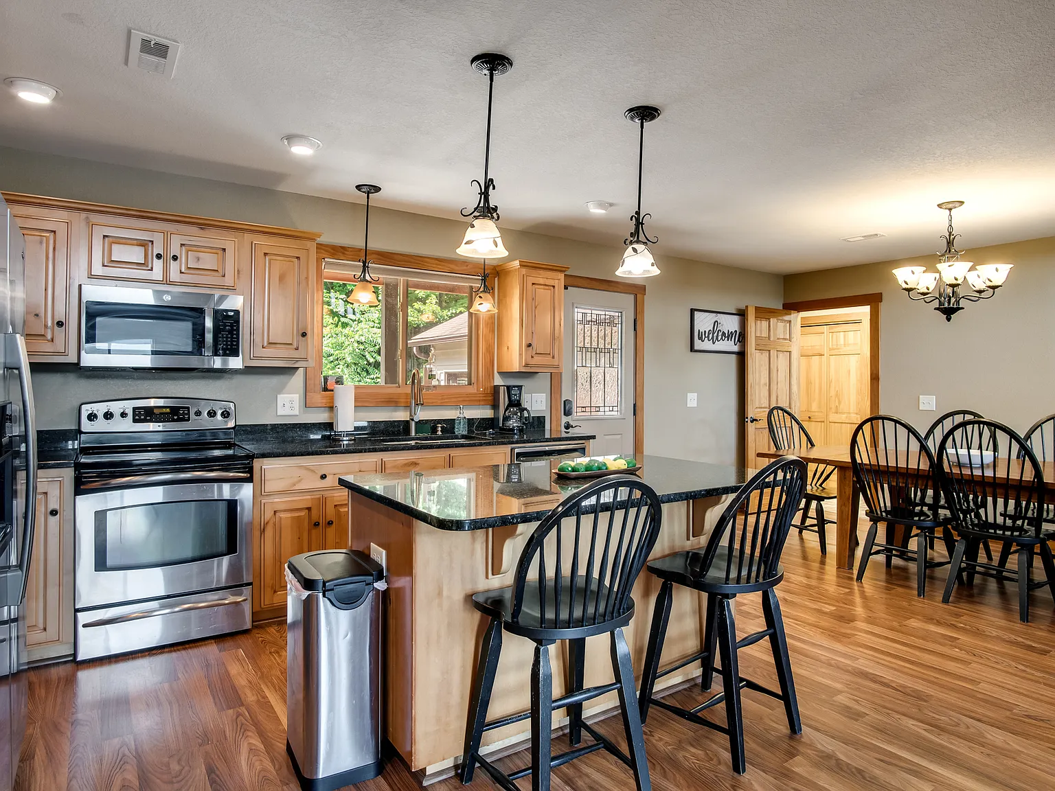 7 bed, 5000 sqft, $4,250 — Photo 3