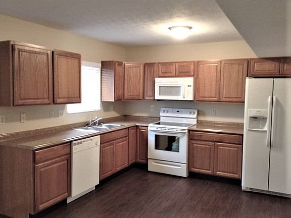 2nd image of 1240 Cynthiana Ct