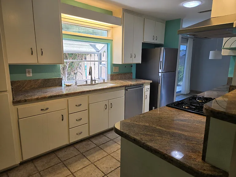 6925 Hyde Park Dr — Photo 4