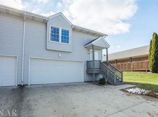 2706 Carrington Ln, Bloomington, IL 61705