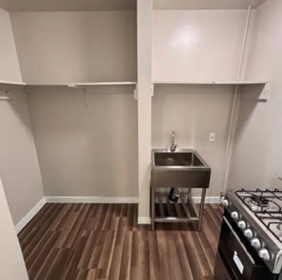 1346 Crenshaw Blvd #11 — Photo 2