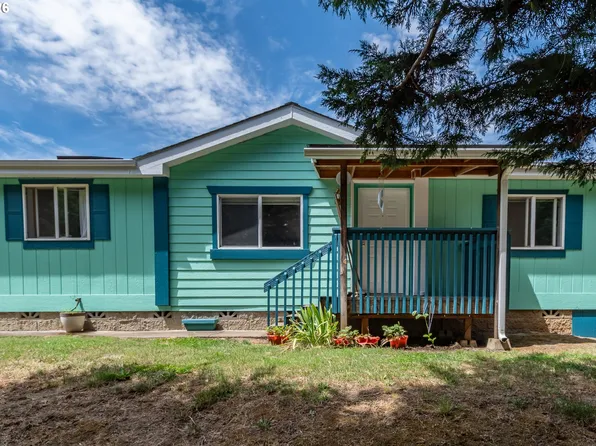 135 Light Ct, Roseburg, OR 97471
