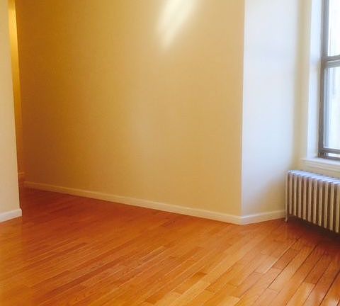 3rd image of 165 W 4th St APT 22