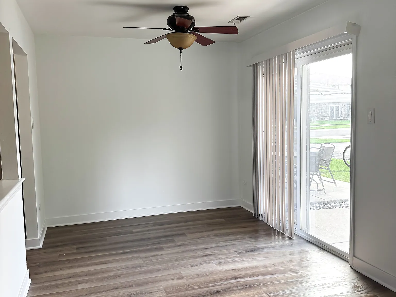 3 bed, 1100 sqft, $2,600 — Photo 3