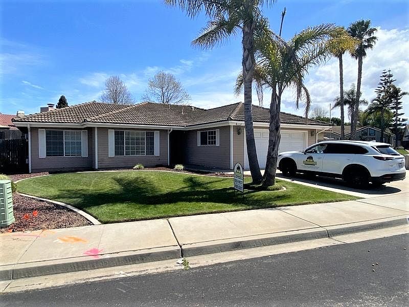 1st image of 865 E Melinda Ct
