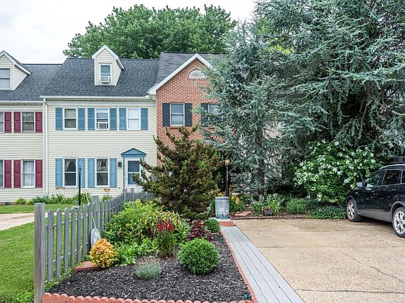 2nd image of 335 Cardinal Rd