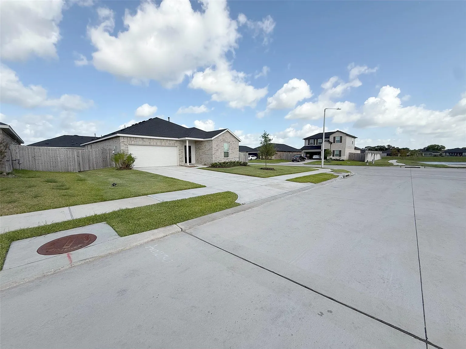3 bed, 2.0 bath, 1949 sqft, $2,250 — Photo 1